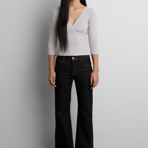 QUARTER SLEEVE V-NECK TOP